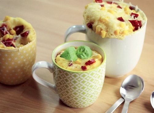 Mug cake au maïs et au jambon cru